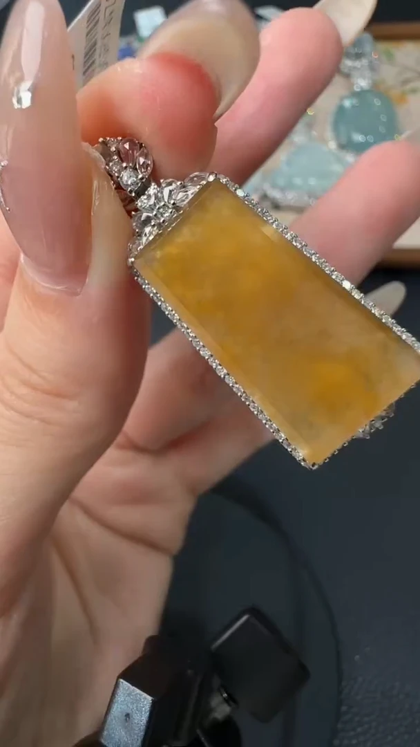 【闪购商品】翡翠吊坠(不含链)18K金镶嵌54