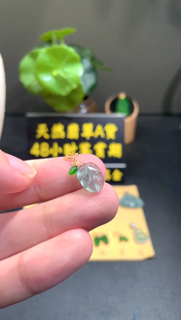 颈饰18K金镶嵌翡翠翡翠A货
