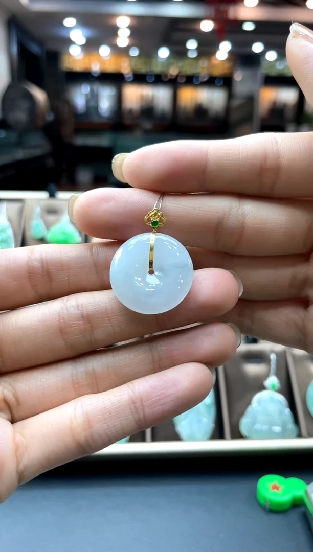 【闪购商品】翡翠颈饰18K金镶嵌平安扣