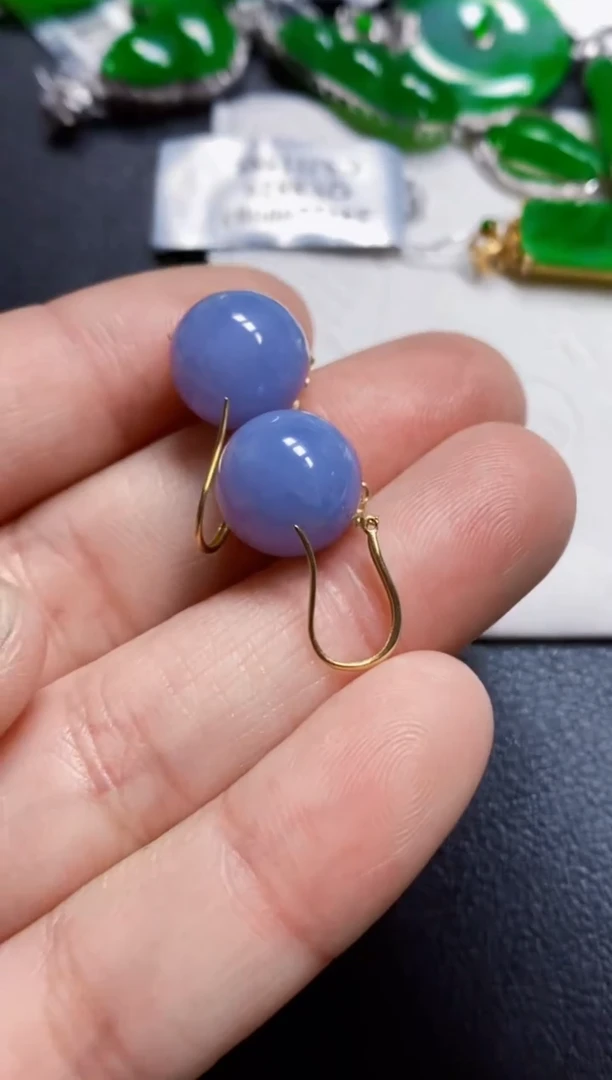 颈饰18K金镶嵌翡翠耳饰