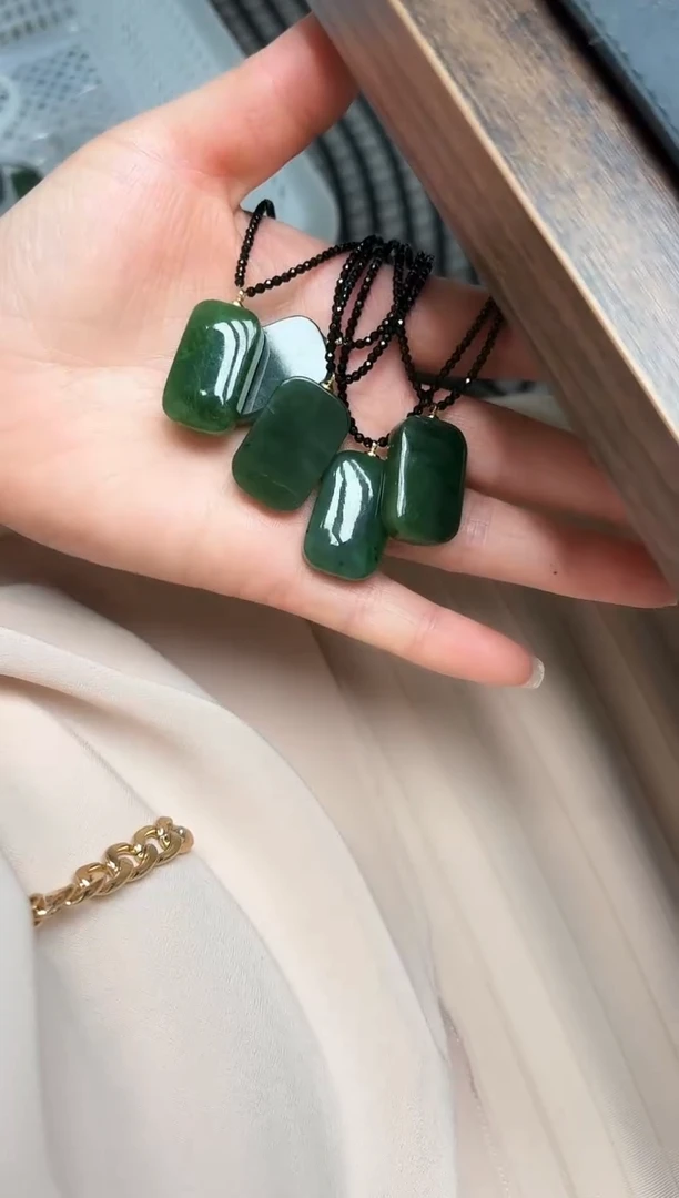 和田玉未镶嵌吊坠(赠链)D-1多样性发其一瑕疵