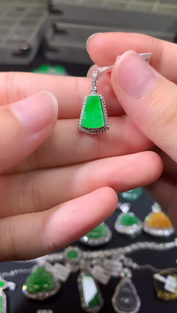 翡翠18K金镶嵌吊坠(不含链)吊坠