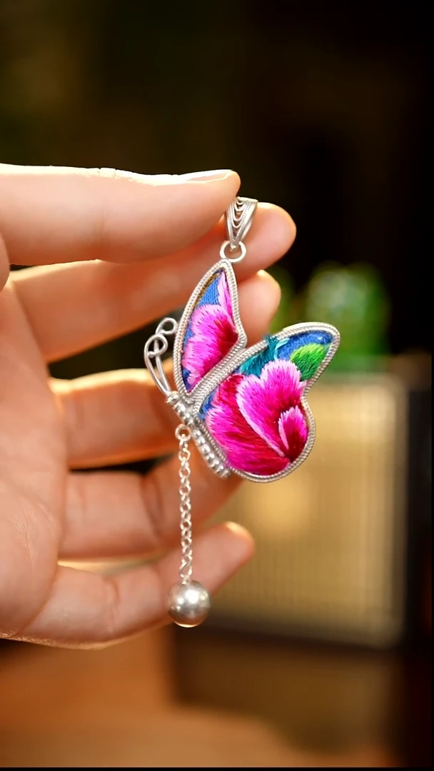 刺绣私人定制苗族手工白Q8802