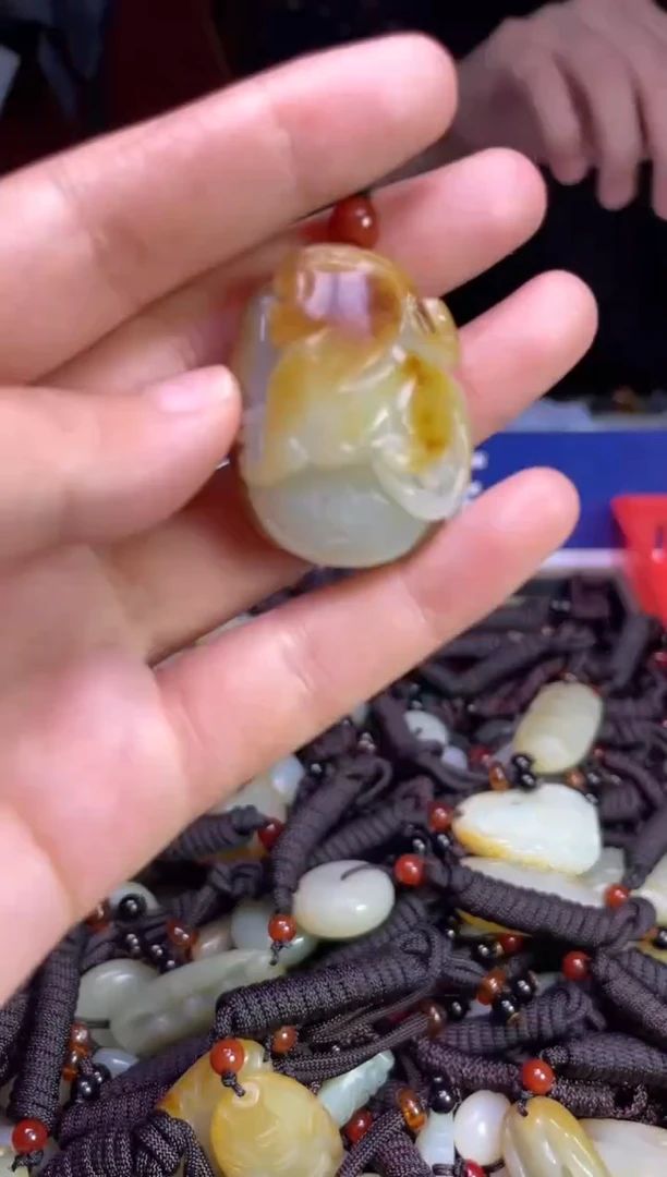 未镶嵌和田玉挂件1