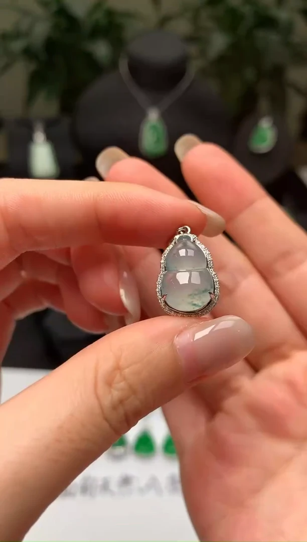 翡翠18K金镶嵌吊坠(不含链)葫芦