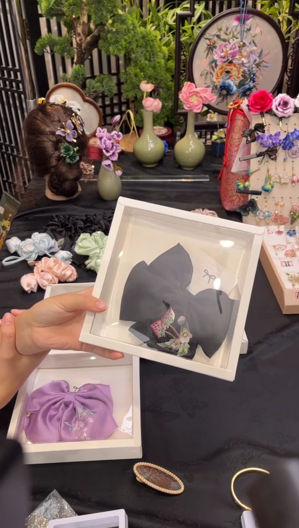 织绣?****?非遗苏绣手工饰品