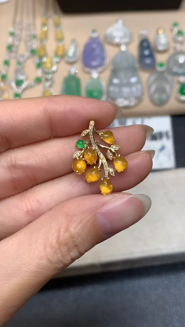 吊坠(不含链)18K金镶嵌翡翠随形【无服务费