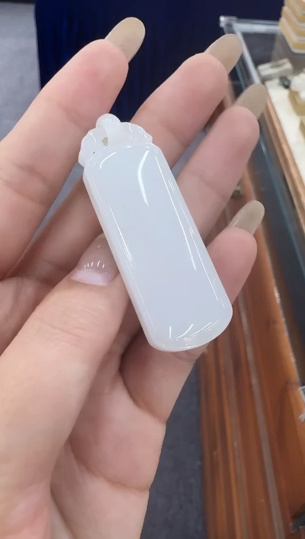 颈饰未镶嵌和田玉孤品 羊脂白玉无事牌