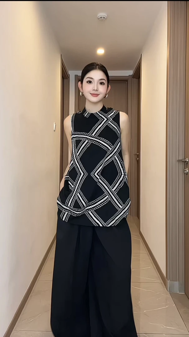 2025夏季黑色女通勤显瘦老钱风设计感小众时尚荡领无袖衬衫