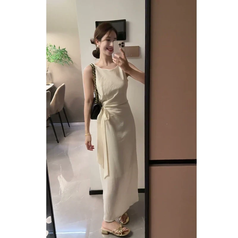 设计感圆领连衣裙女2025夏季新款法式气质收腰无袖系带中长款裙子