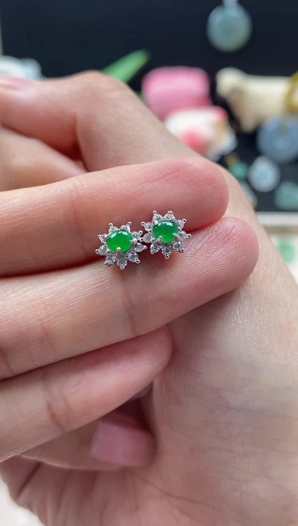 【闪购商品】翡翠耳饰银S925镶嵌翡翠冰绿蛋面耳饰