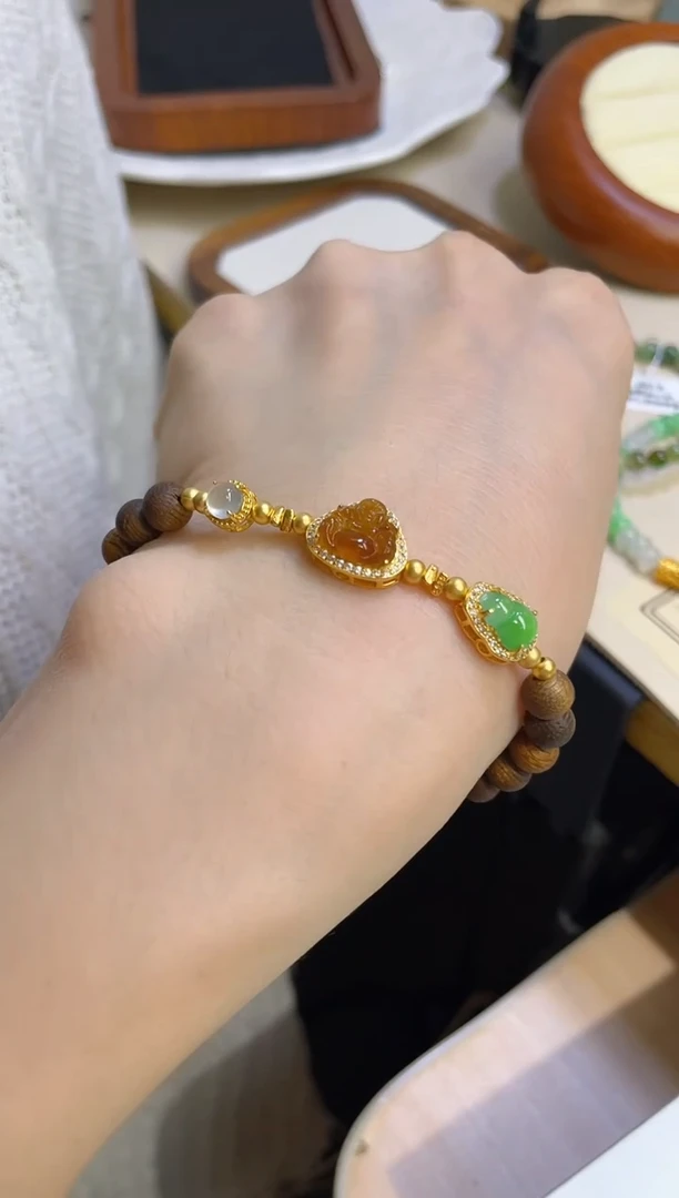 颈饰未镶嵌翡翠手串