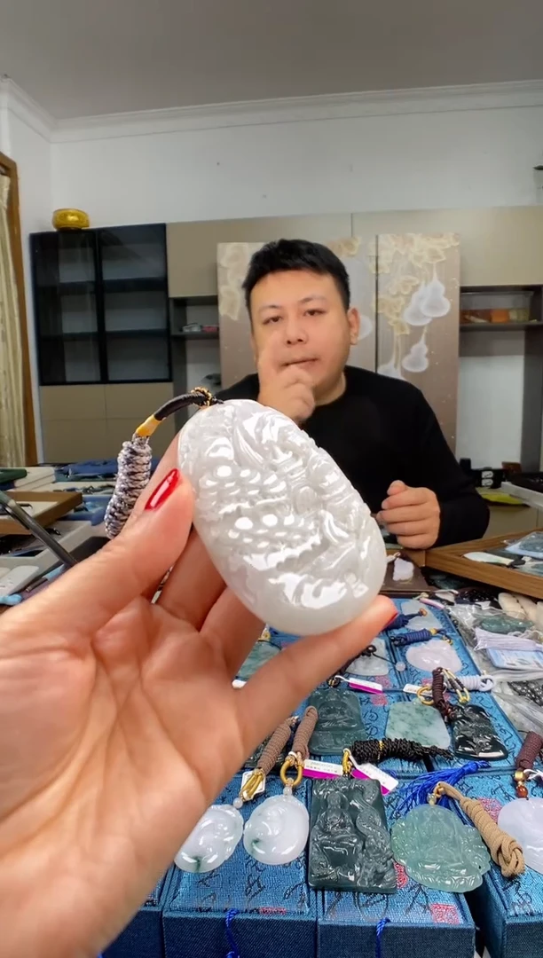 颈饰未镶嵌翡翠 多样性发其一