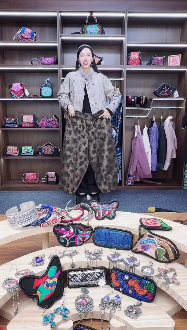 织绣A152蒙阿苏苗绣传承店