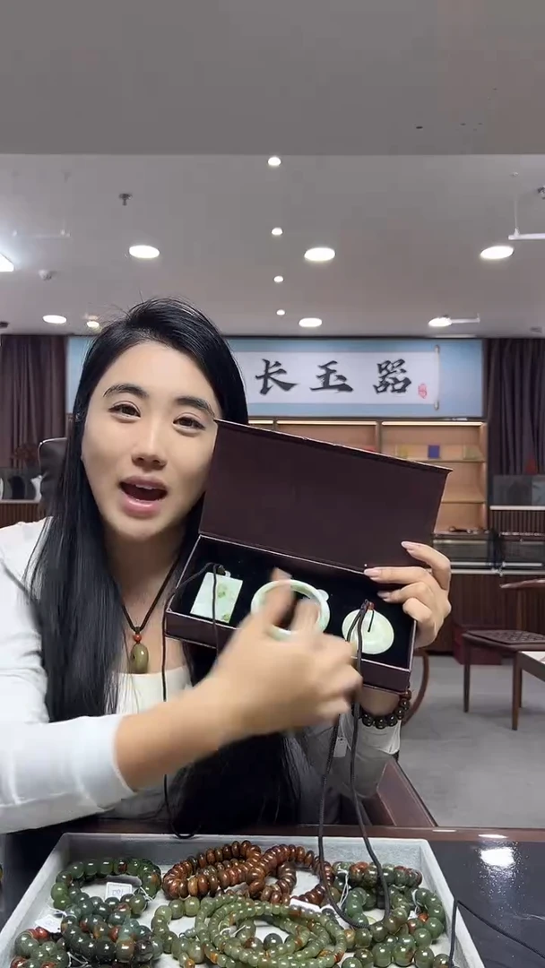 未镶嵌蛇纹石玉挂件礼盒-多样性发货其中发一