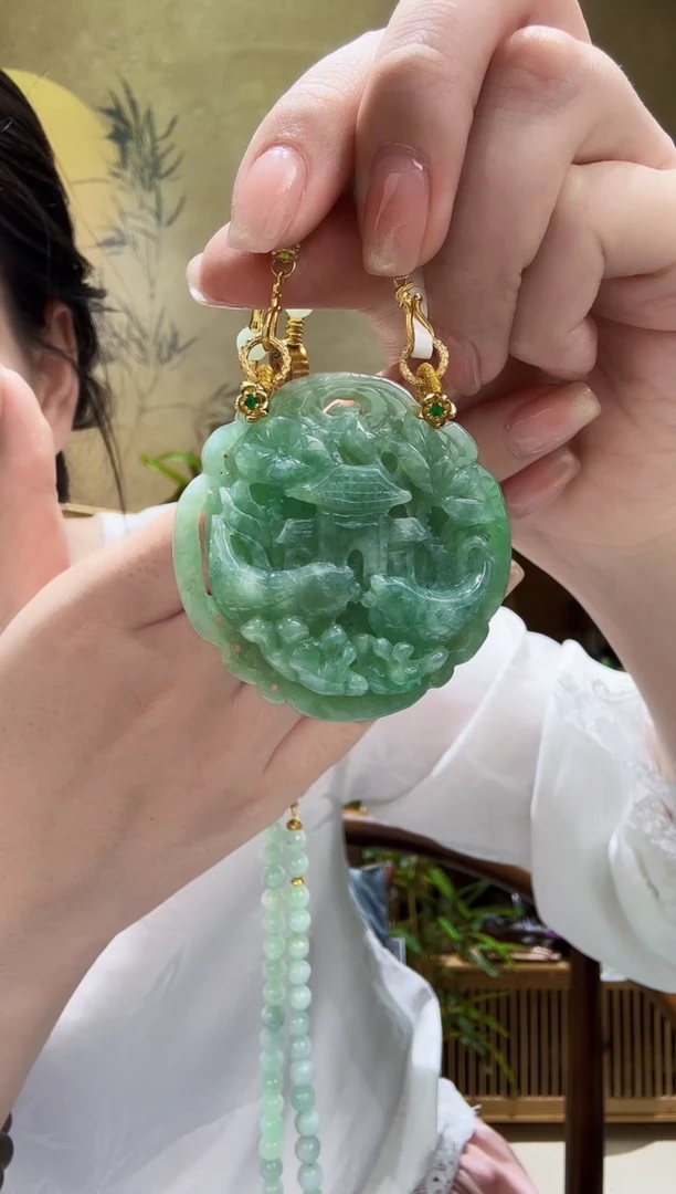 颈饰未镶嵌翡翠吊坠