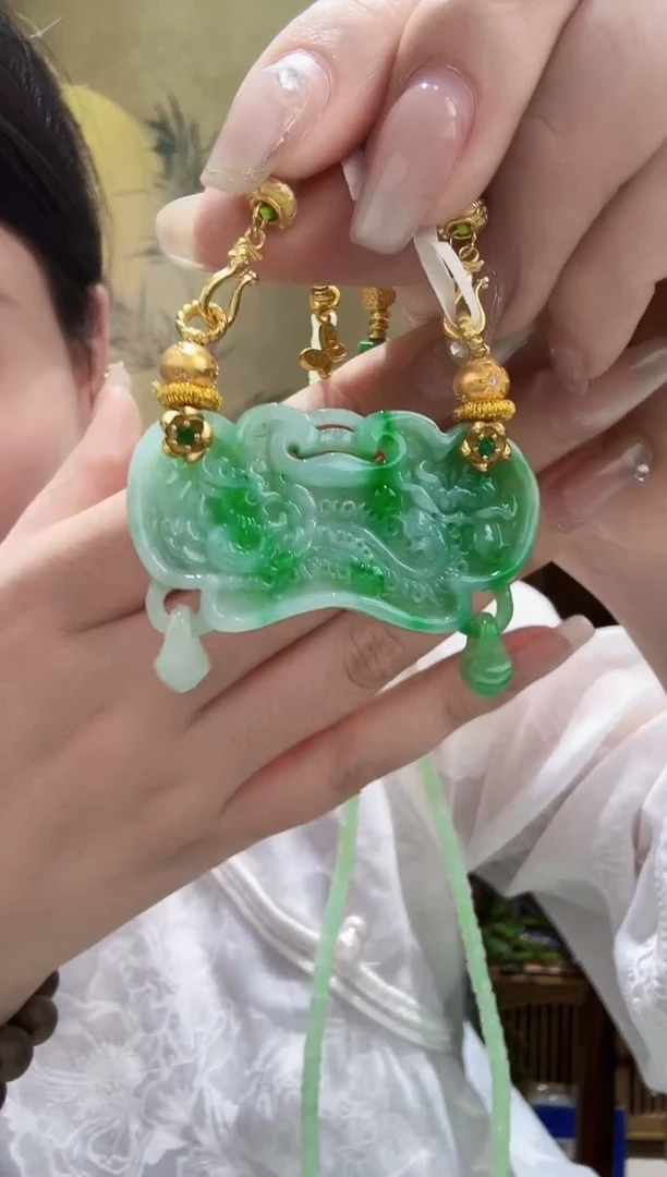 颈饰未镶嵌翡翠吊坠