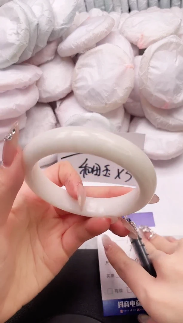 【闪购商品】和田玉手镯未镶嵌10K198-64