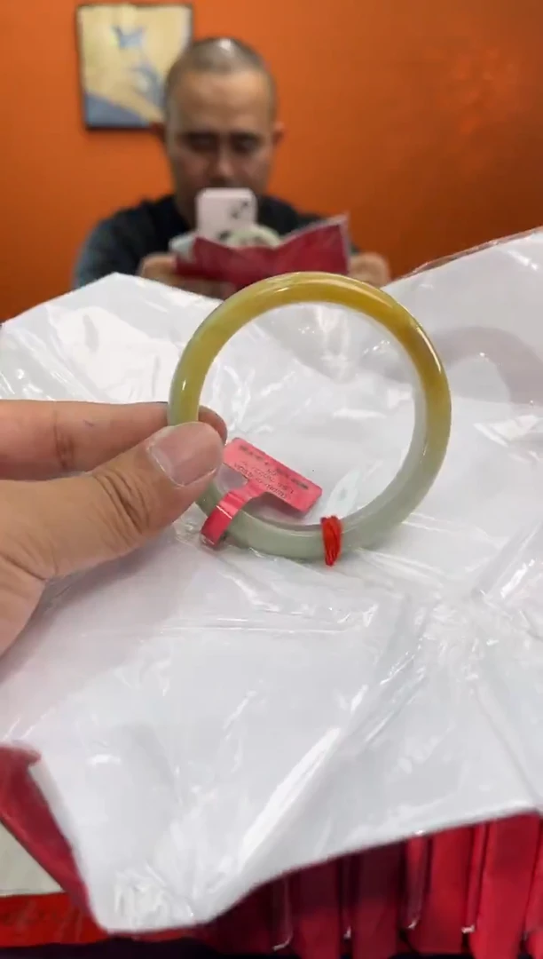 未镶嵌手镯翡翠5