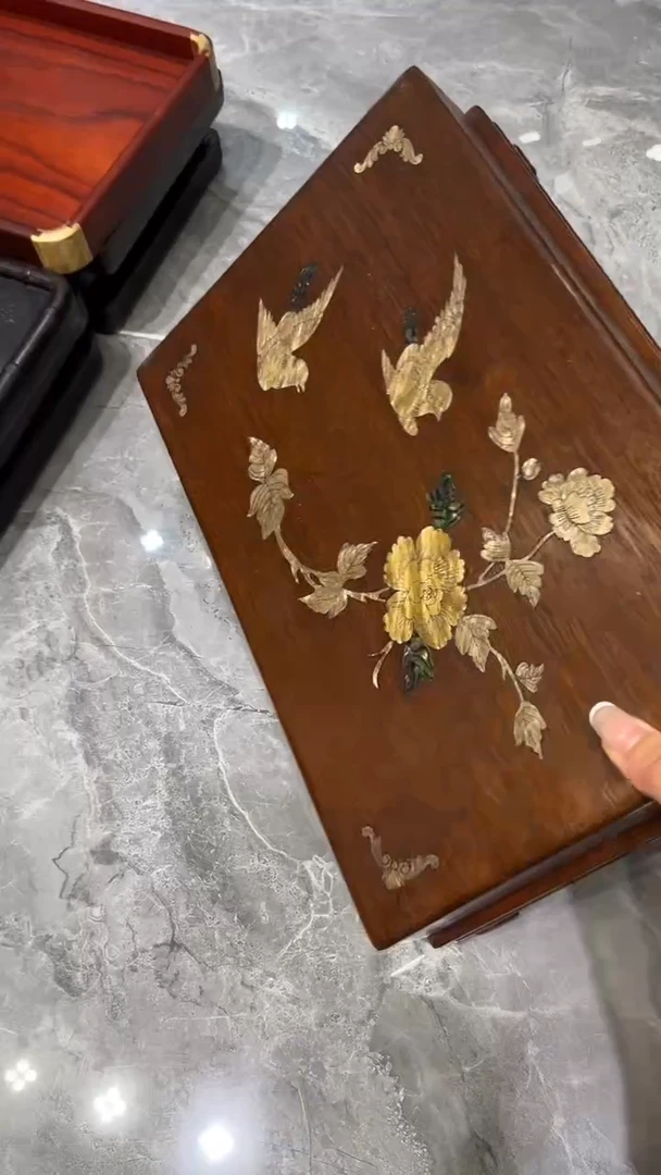 木鸟踏花枝螺钿扣盒