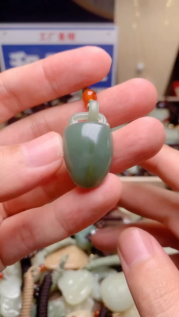 和田玉未镶嵌颈饰1