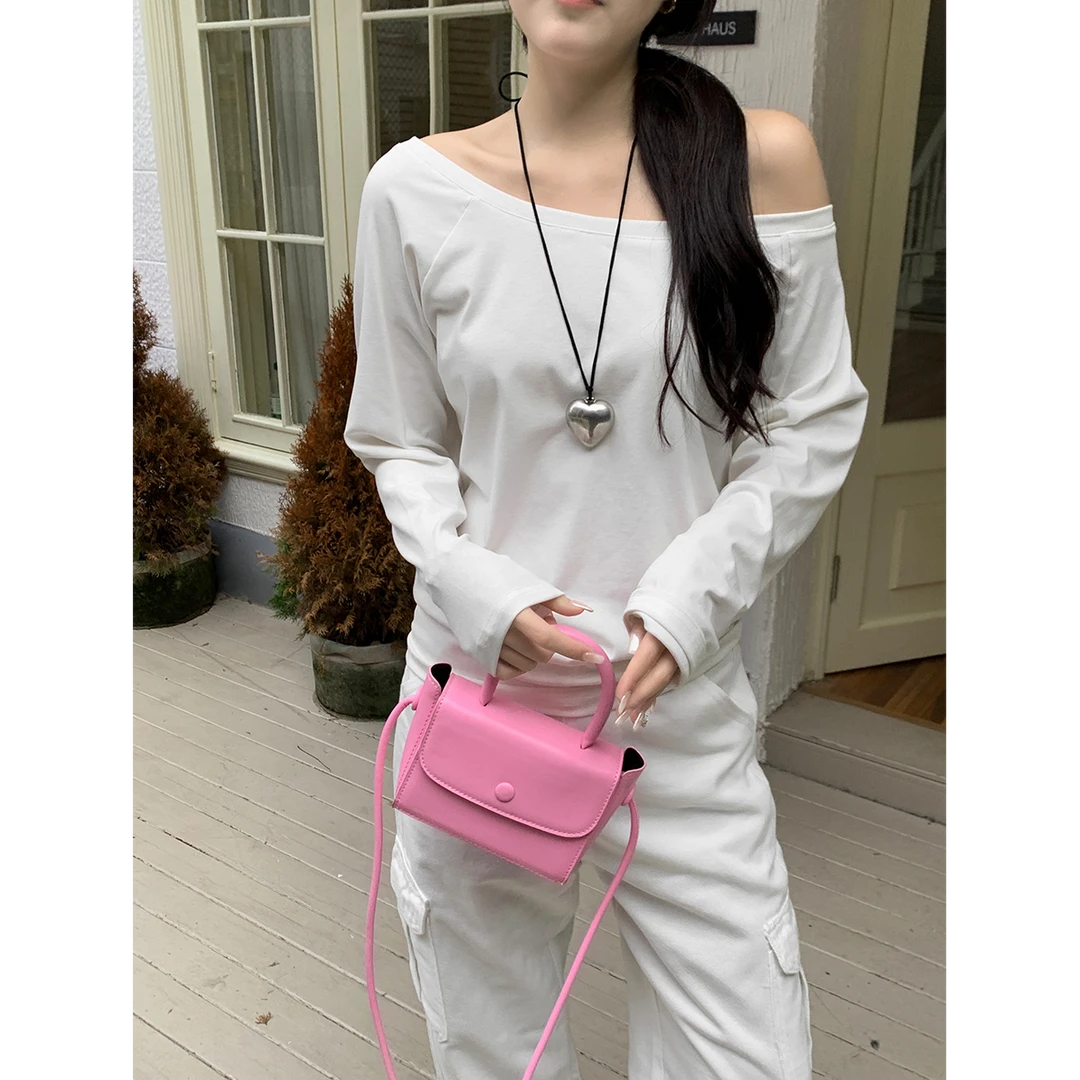 白色性感斜肩长袖春季薄绒T恤女露肩秋冬慵懒风宽松一字肩上衣