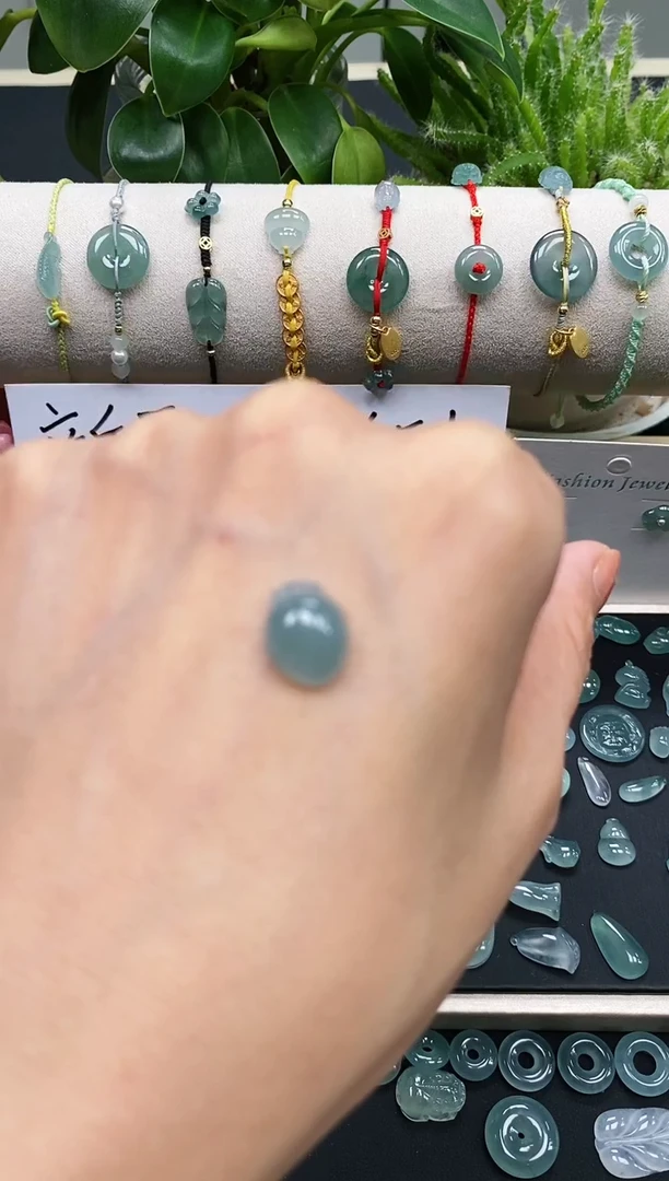 翡翠裸石翡翠草莓