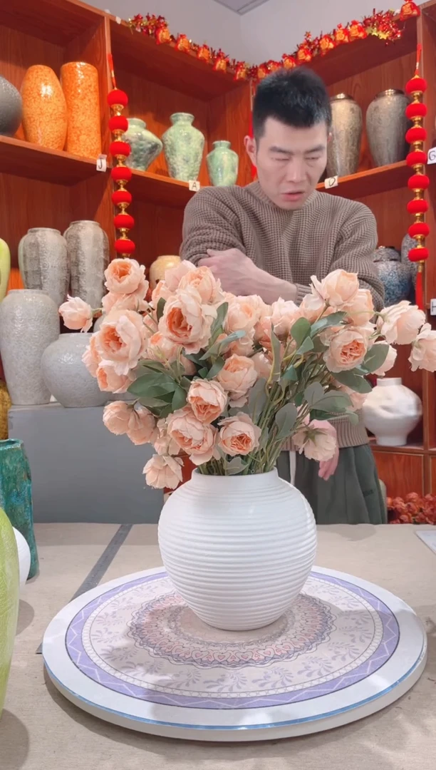 【闪购商品】瓶白螺纹1小号 陶瓷花瓶 无花