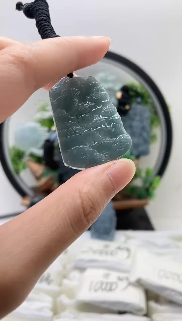 翡翠未镶嵌颈饰山水牌