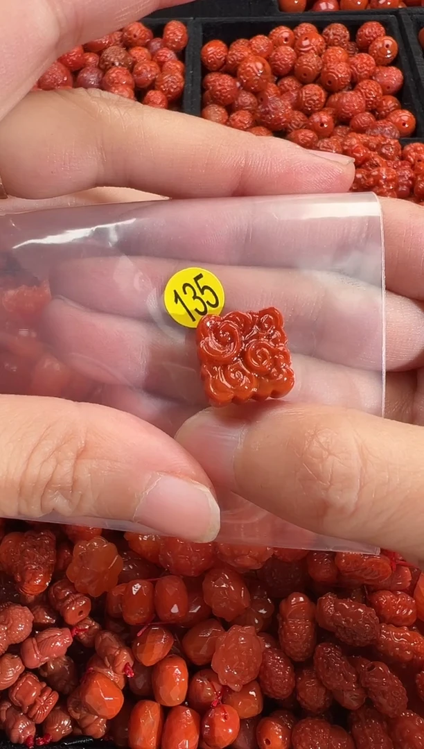 颈饰未镶嵌南红玛瑙1