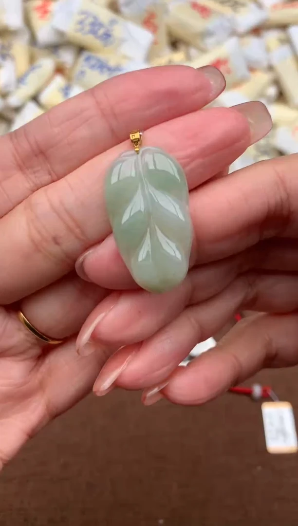 18K金镶嵌挂件翡翠福利