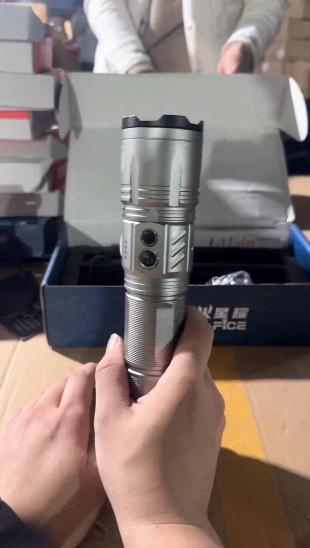 D33侧灯变焦强光手电
