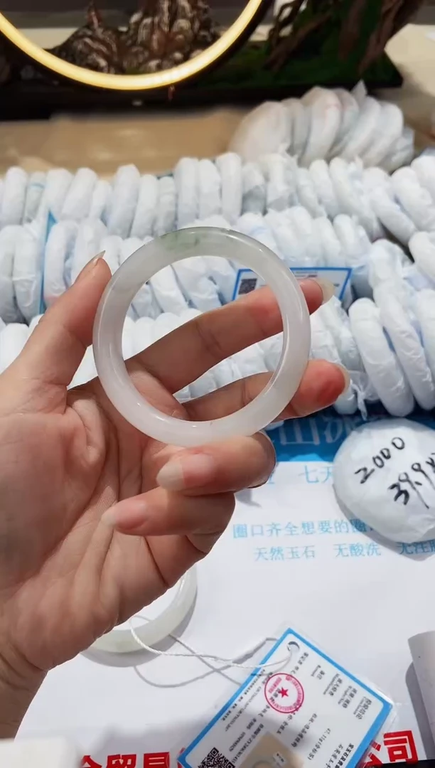 【闪购商品】石英质玉手镯未镶嵌100-52