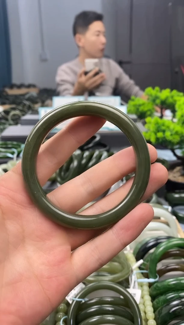 未镶嵌手镯和田玉60