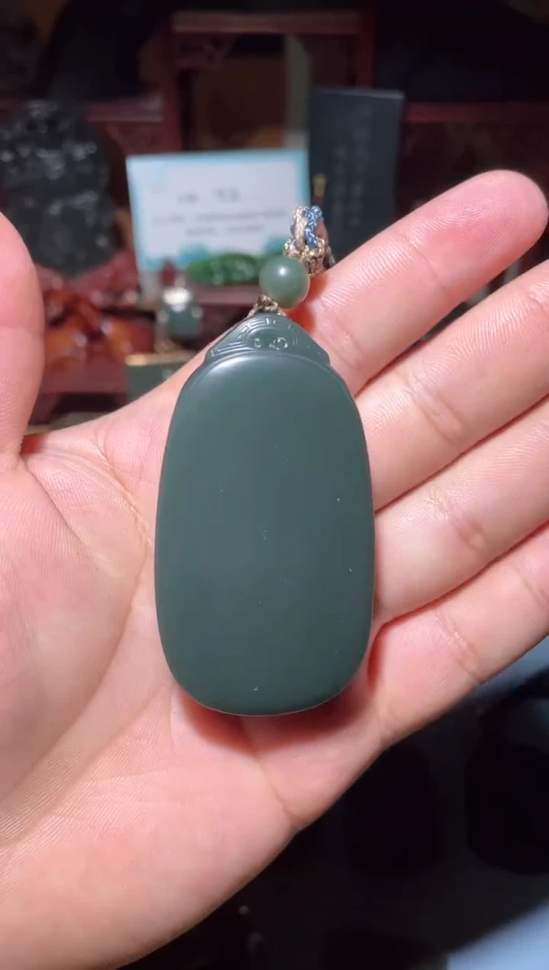 颈饰未镶嵌和田玉（青玉）1