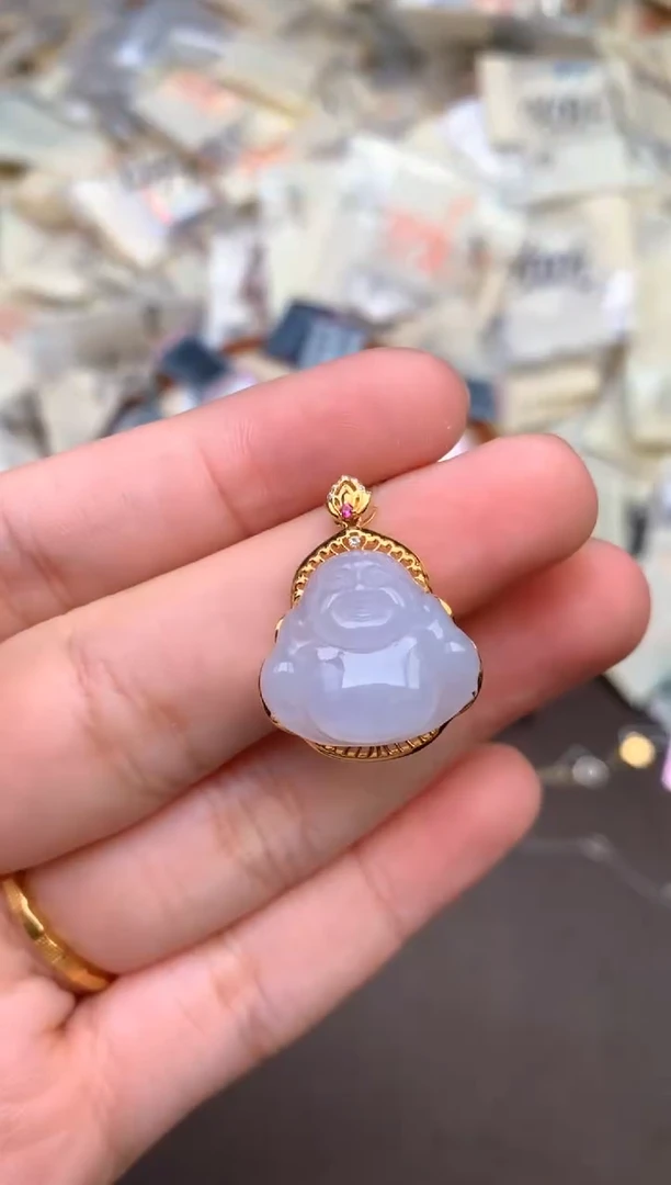 18K金镶嵌挂件翡翠 —