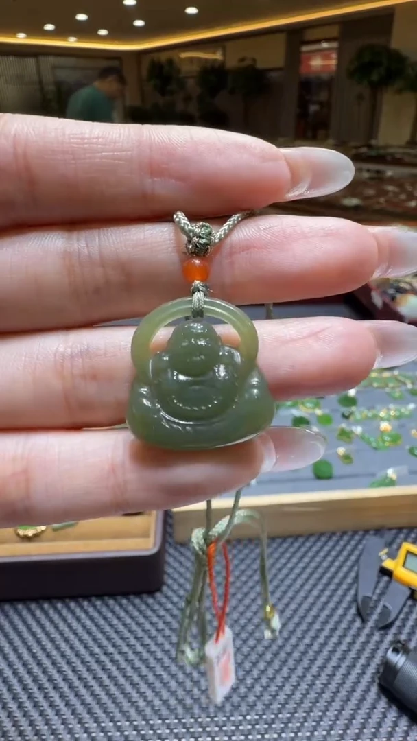 颈饰未镶嵌和田玉挂件