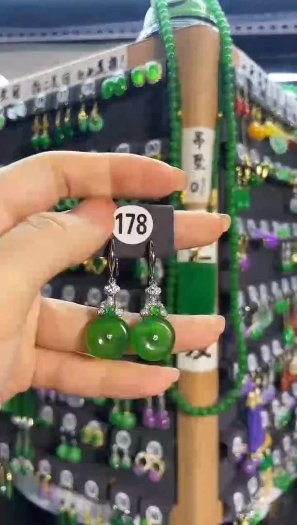 【闪购商品】翡翠耳饰银S925镶嵌178...