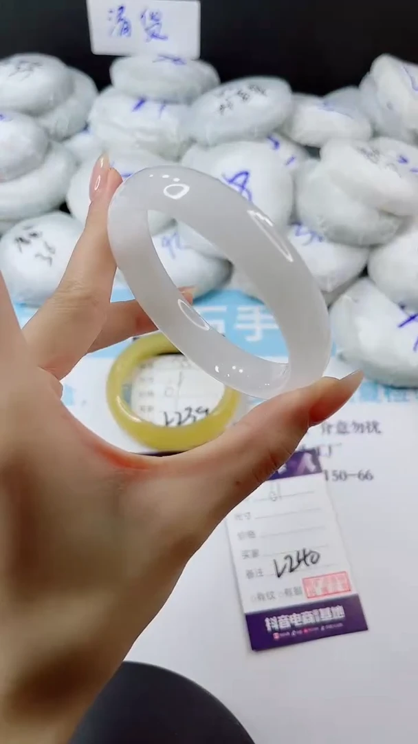 未镶嵌手镯石英质玉多样性发货L240