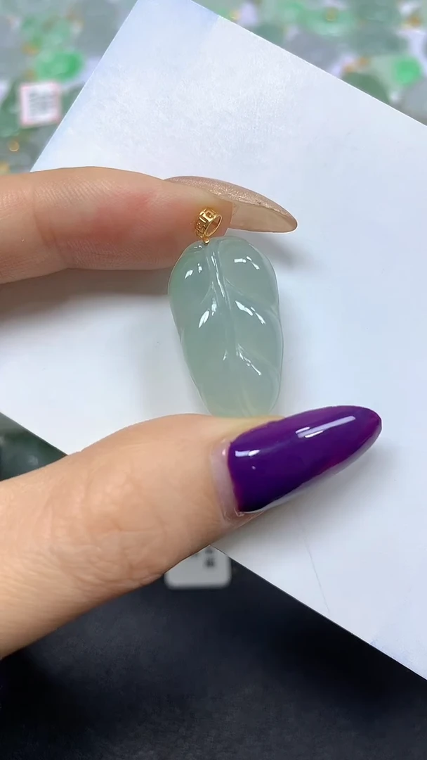 颈饰18K金镶嵌翡翠