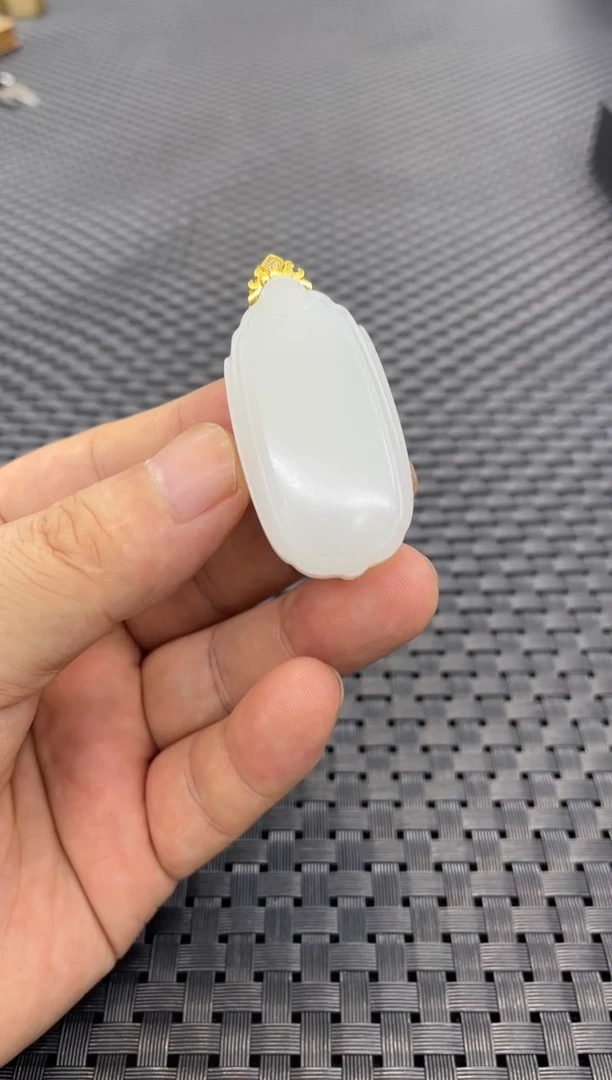 吊坠(不含链)18K金镶嵌和田玉无事牌（多样性发一件）D3419