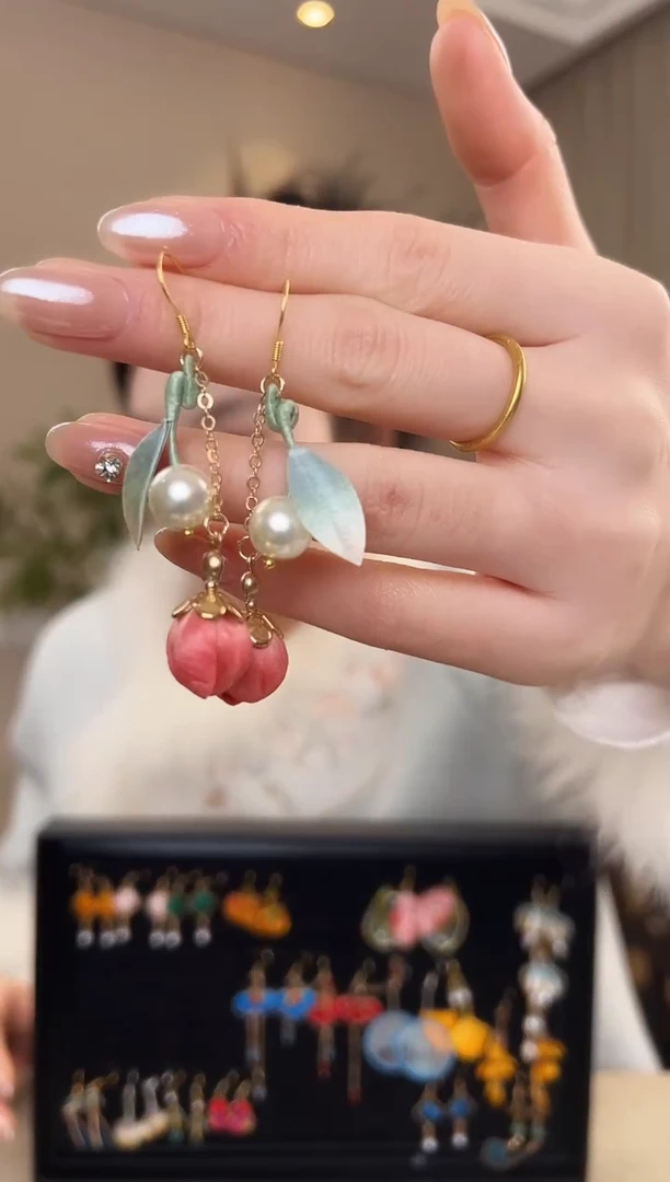 刺绣海棠花绒花耳环