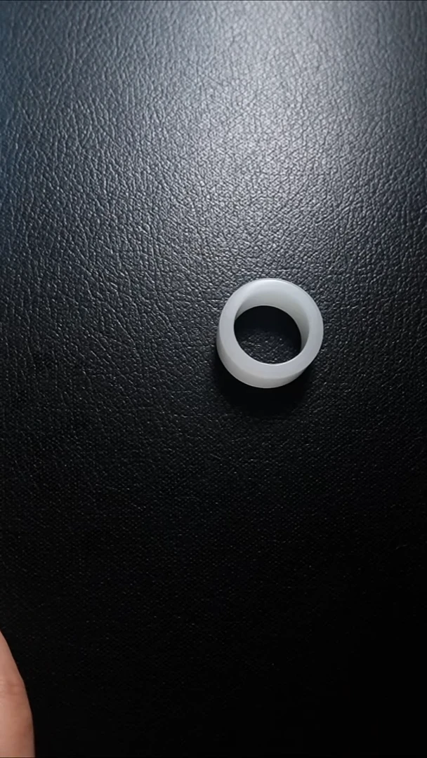 颈饰未镶嵌和田玉扳指