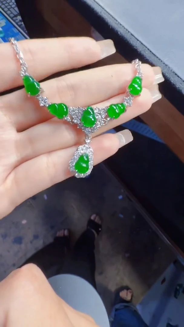 未镶嵌定制翡翠翡翠A货有轻微色差属于正常现象，项链多样性发货1