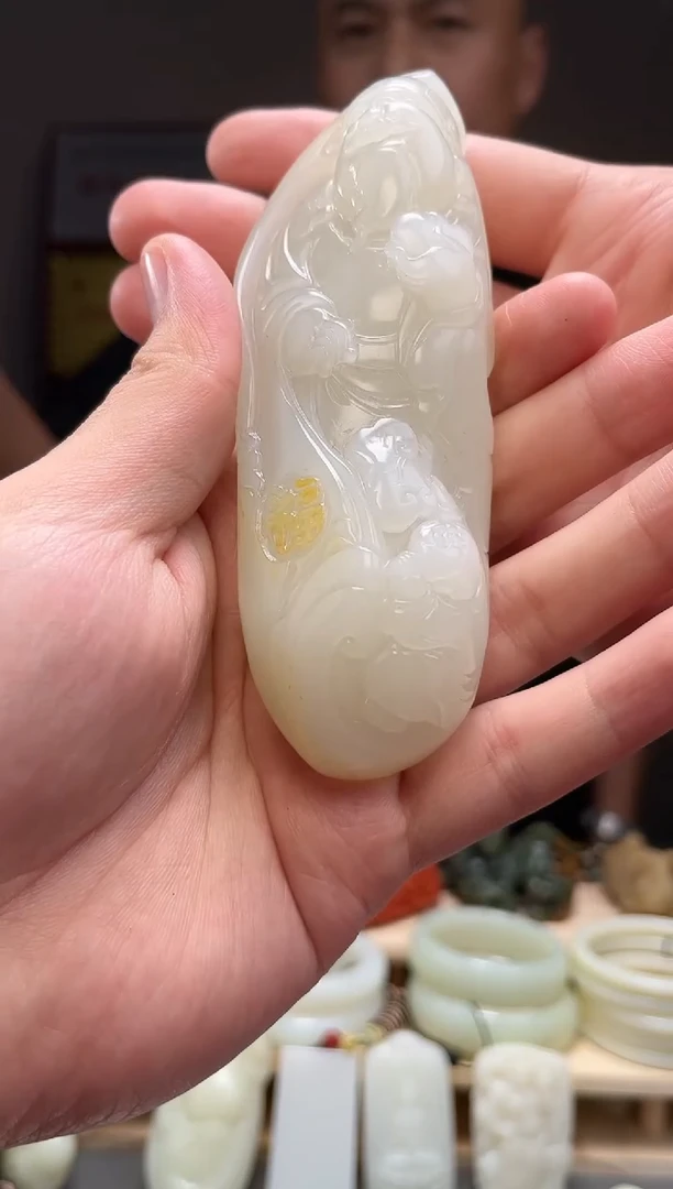 颈饰未镶嵌和田玉吊坠