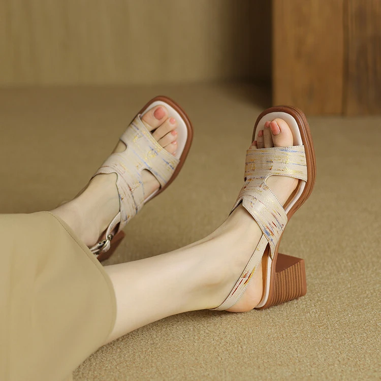 轻奢鞋子时尚百搭仙女风！夏季真皮厚底露趾粗跟一字带罗马鞋，