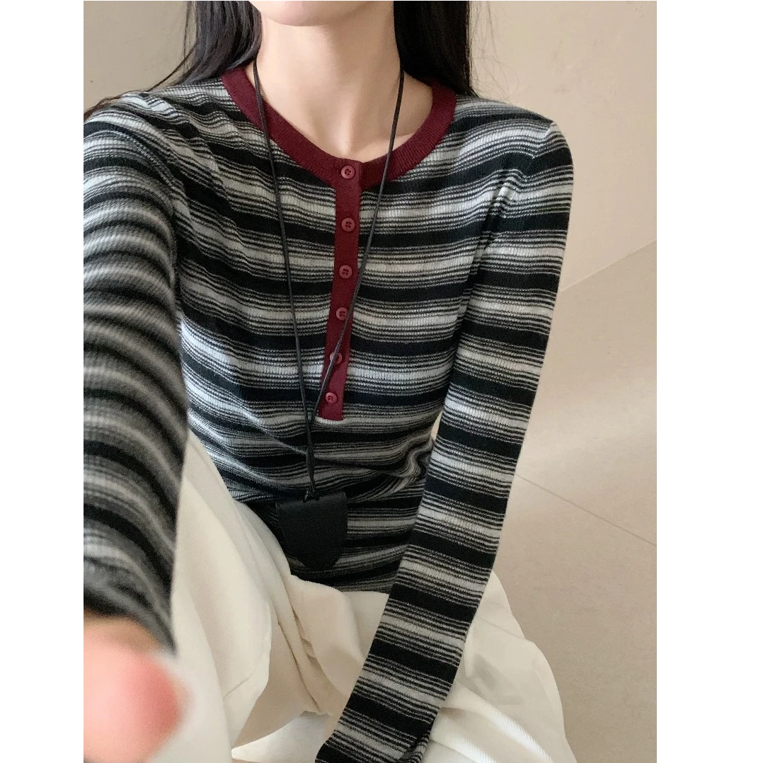 2025年春季新款时尚休闲百搭条纹毛衣