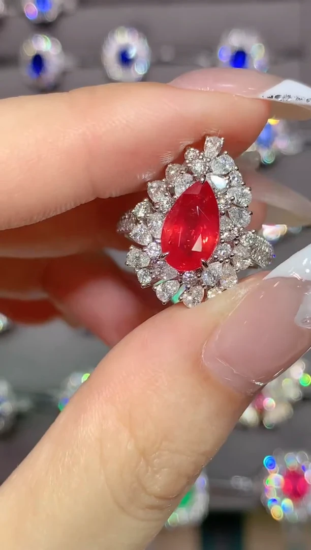 尖晶石戒指18K金镶嵌2.1ct马亨盖