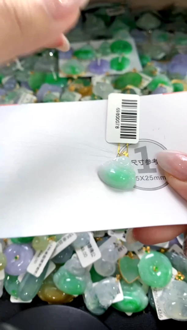颈饰未镶嵌翡翠1