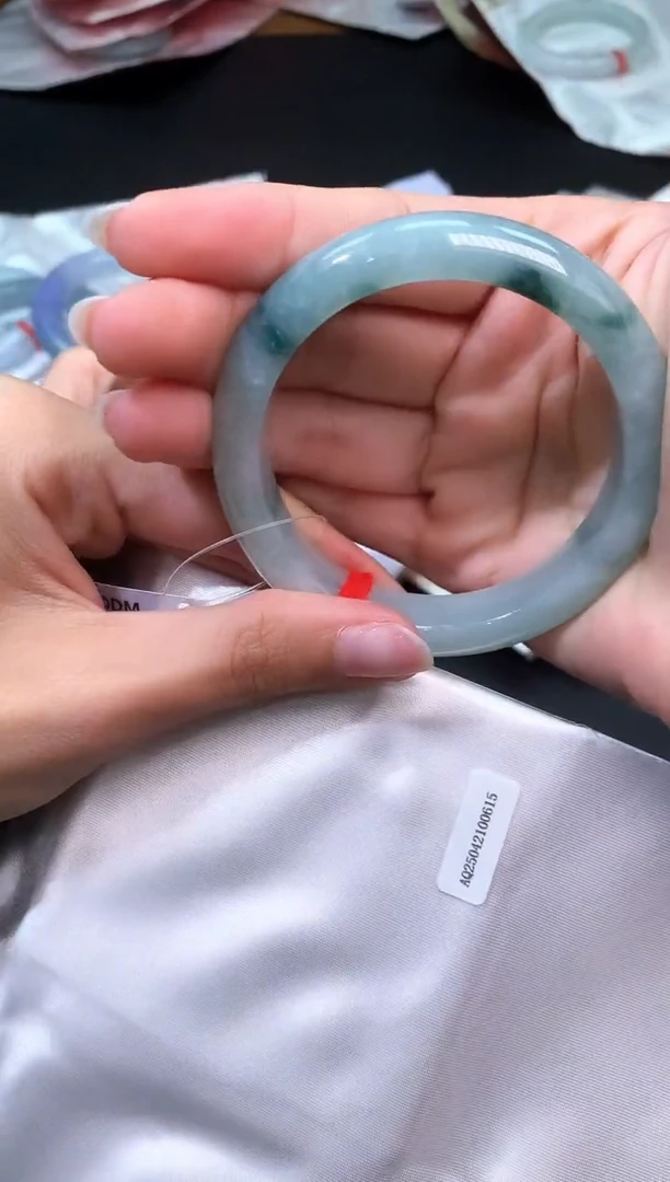 未镶嵌手镯翡翠18